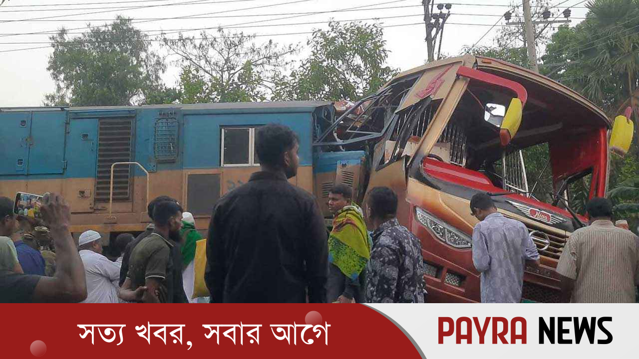 কুমিল্লায় যাত্রীবাহী বাসে ট্রেনের ধাক্কা, নিহত ১২