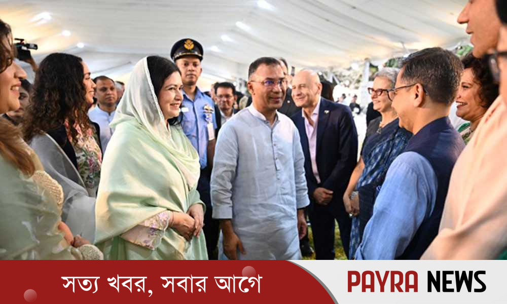 যমুনায় সর্বসাধারণের সঙ্গে ঈদের শুভেচ্ছা বিনিময় করছেন প্রধানমন্ত্রী
