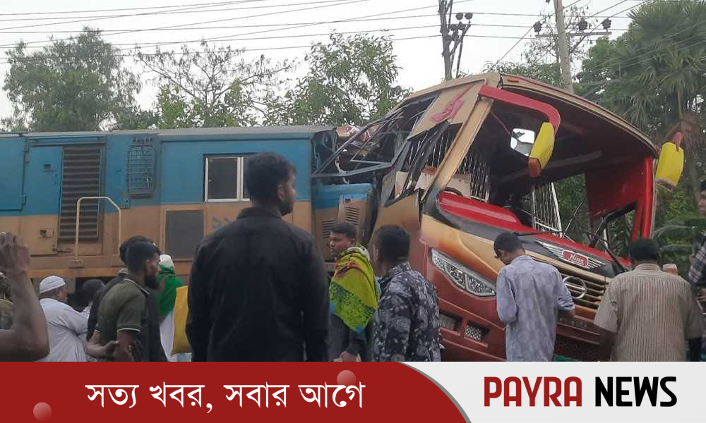 কুমিল্লায় বাস-ট্রেন সংঘর্ষ: দুই গেটম্যান বরখাস্ত, তদন্তে কমিটি গঠন